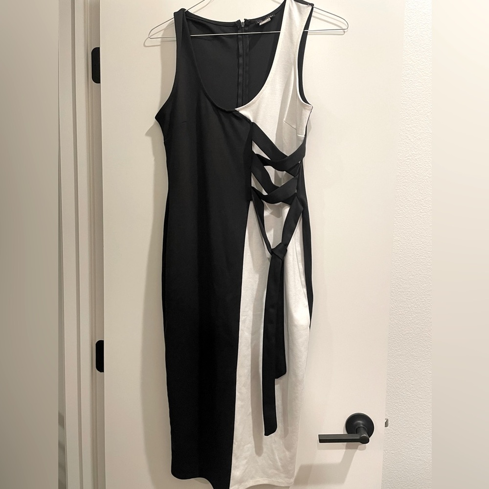Venus Black and White dress Size Medium